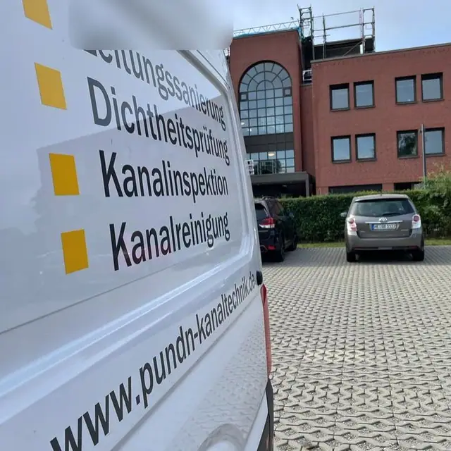 Prüfgerät des Partnerbetriebs P&N Kanaltechnik bei einer Dichtheitsprüfung